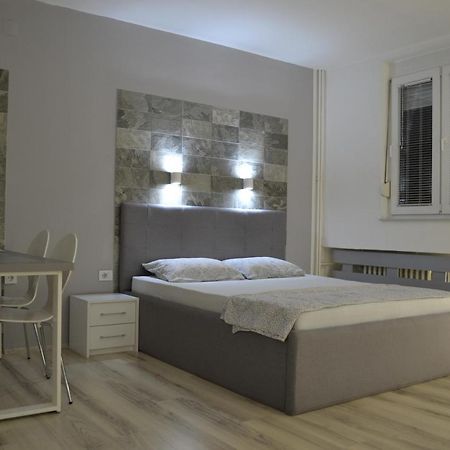 Lazarus Studio Apartment Skopje Esterno foto